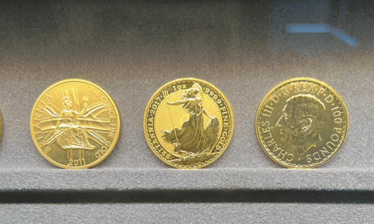 How to Invest in Gold Coins with Confidence in the UK